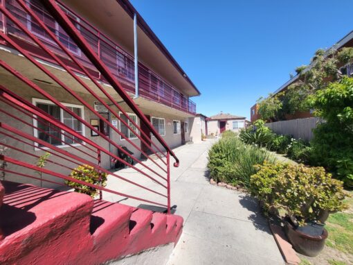 9-UNIT APARTMENT COMPLEX | 1038 Orange Ave, Long Beach | PRICE: $3,000,000